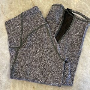 LULULEMON high waisted cropped leggings!